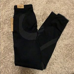 Seamless brand new pink leggings